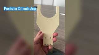 Bras en céramique