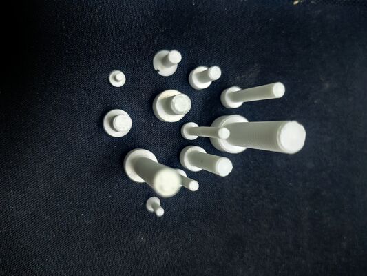 vis à oxyde d'aluminium