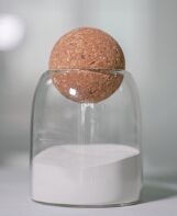 Poudre de granulation de nitrure d'aluminium de haute pureté avec bonne mobilité et homogénéité chimique pour les matériaux électroniques