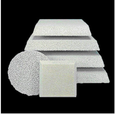 Porosité en céramique du filtre 80-90% de mousse d'alumine carrée ronde de fonderie
