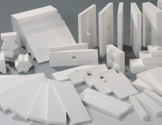 PIÈCES EN CÉRAMIQUE INDUSTRIELLES POUR LA FABRICATION DU PAPIER, FORMANT DES BARRES, DÉFLECTEURS, HYDROPLANS DE ASSÉCHAGE, CHAMBRE D'ADMISSION D'HUMIDITÉ